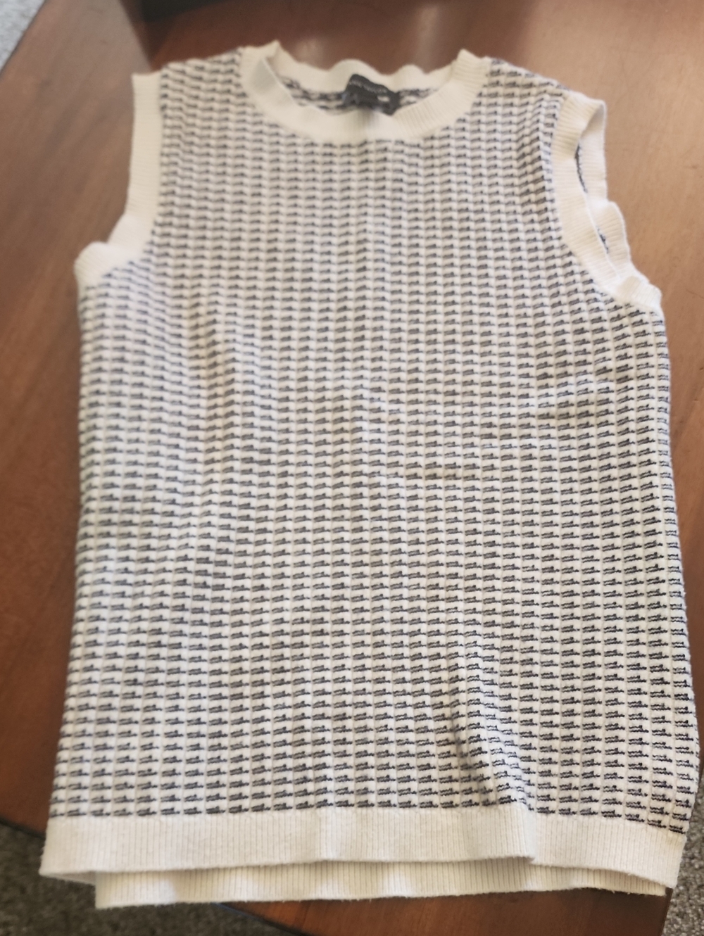 Ann Taylor White and Navy Textured Sleeveless sweater material top